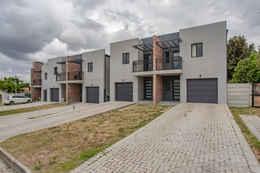 3 Bedroom Property for Sale in De Zoete Inval Western Cape